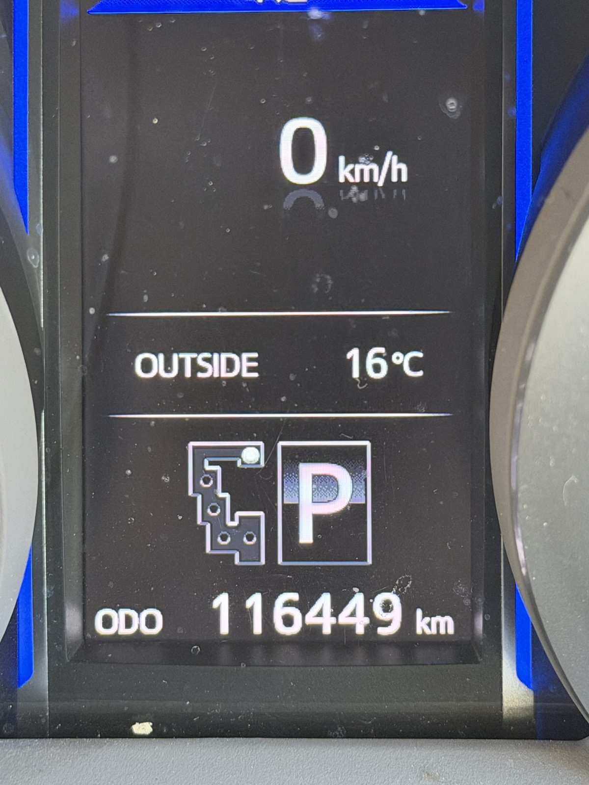 帰ってきたときのメーター。出発時の115,917kmから532km走りました